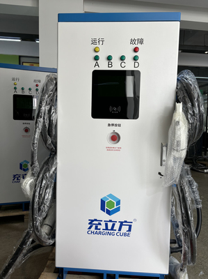 IP55 160KW Station de recharge intégrée DC EV avec quatre canons personnalisés