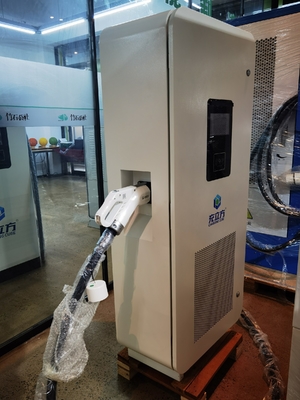Nouvelle station de recharge de véhicules électriques à canon unique intégrée de 120 kW blanche