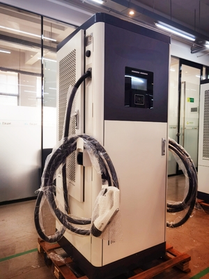 Un bon prix. 240KW/320KW/360KW CCS1/CCS2 Intégré à double canon DC pile de charge de véhicule électrique / station de charge rapide commerciale Il est très bon à installer à l'hôtel, supermarché, hôpital, maison, etc. en ligne