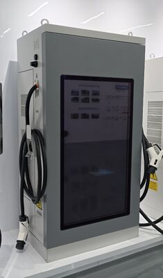 Chargeur VE CC 120 kW avec écran publicitaire LCD de 55 pouces, double écran CCS1 CCS2 CHAdeMO GB/T pour aire d'autoroute